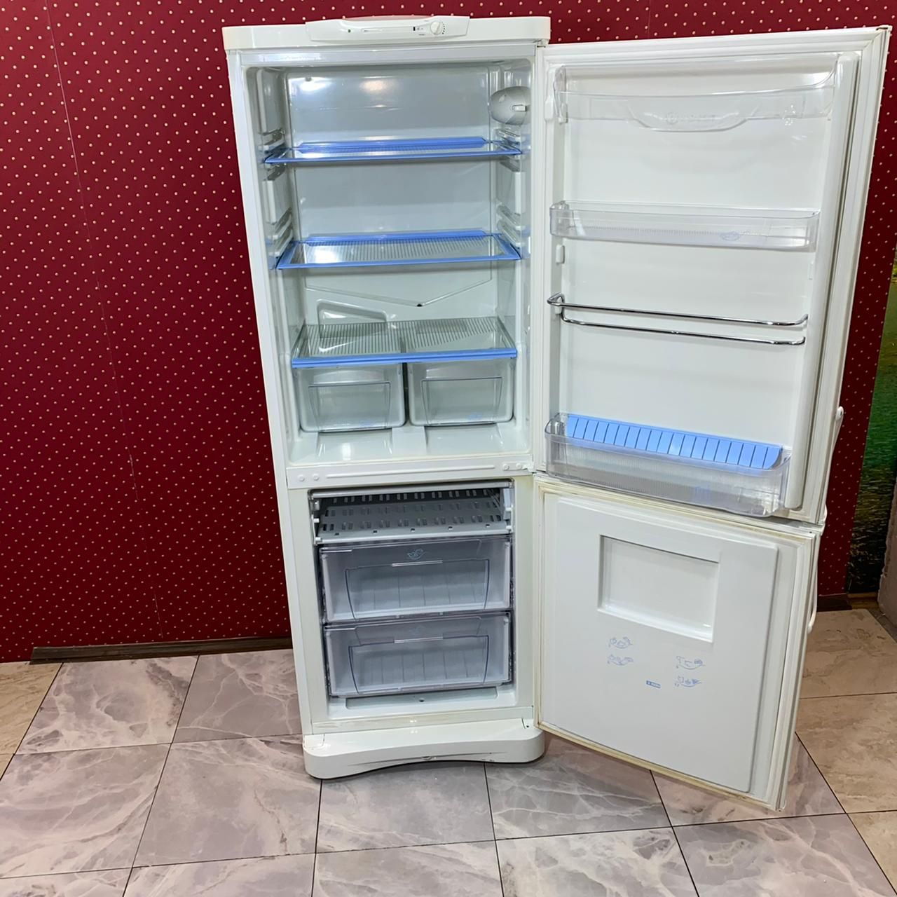 Холодильник Indesit Вариант 1) (4)