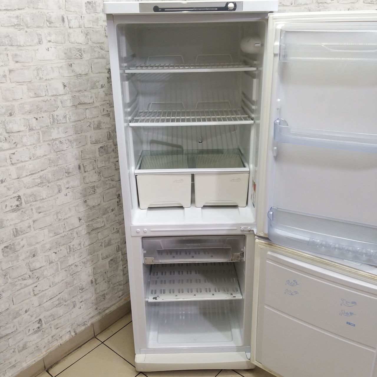 Холодильник Indesit  (5)