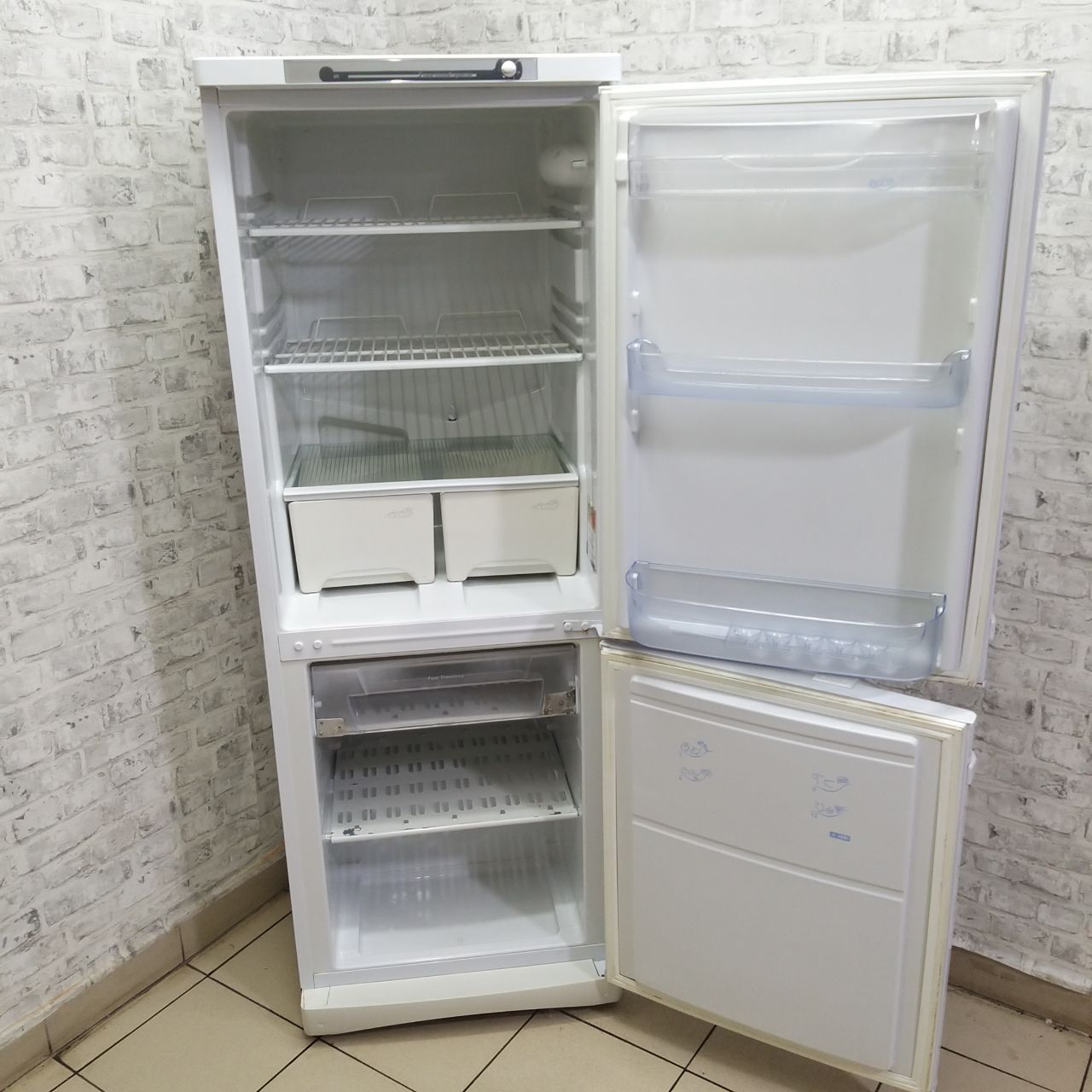 Холодильник Indesit  (4)